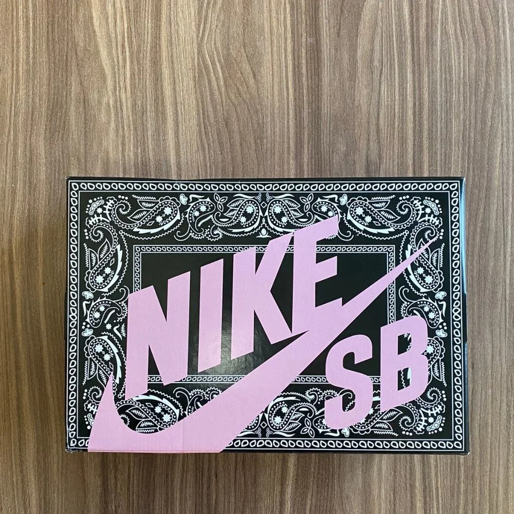 Nike × Travis Scott - Picture 11 of 13